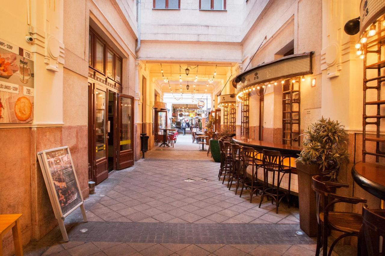 Inviting Flat In The Heart Of Town Apartment Budapest Exterior photo
