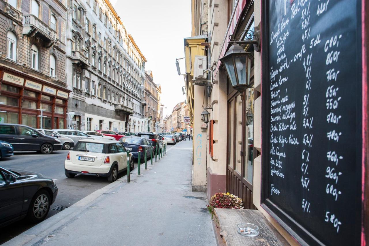 Inviting Flat In The Heart Of Town Apartment Budapest Exterior photo